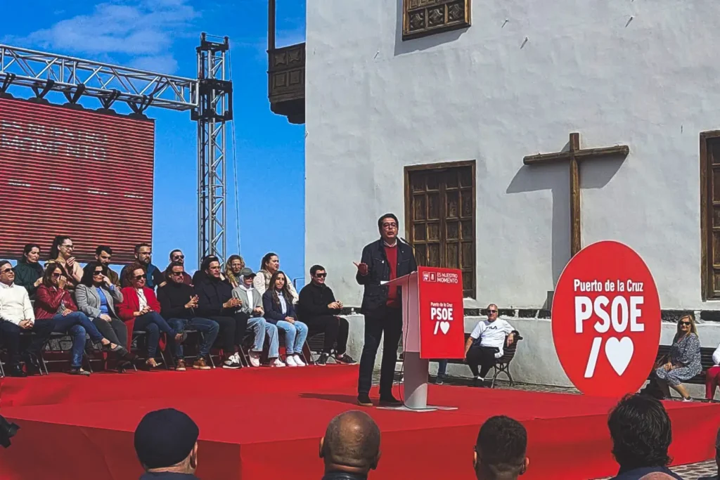 Pantallas, estructuras, moqueta, diseño e impresión para evento político del PSOE en Puerto de La Cruz, Tenerife – producción Eventalia Group
