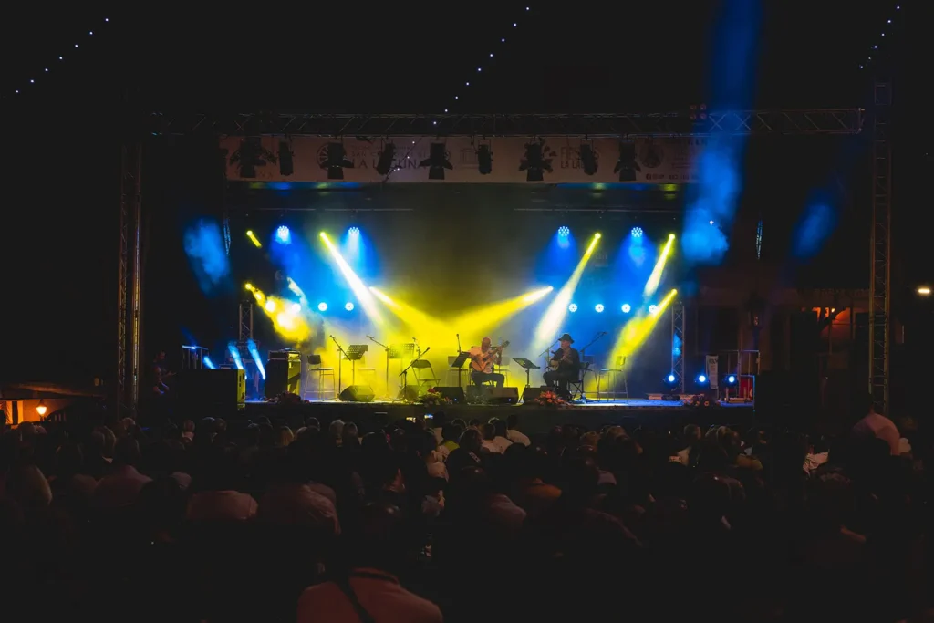Fiestas de Tejina en Tenerife con montaje de escenario, sonido, iluminación y producción técnica general – Eventalia Group