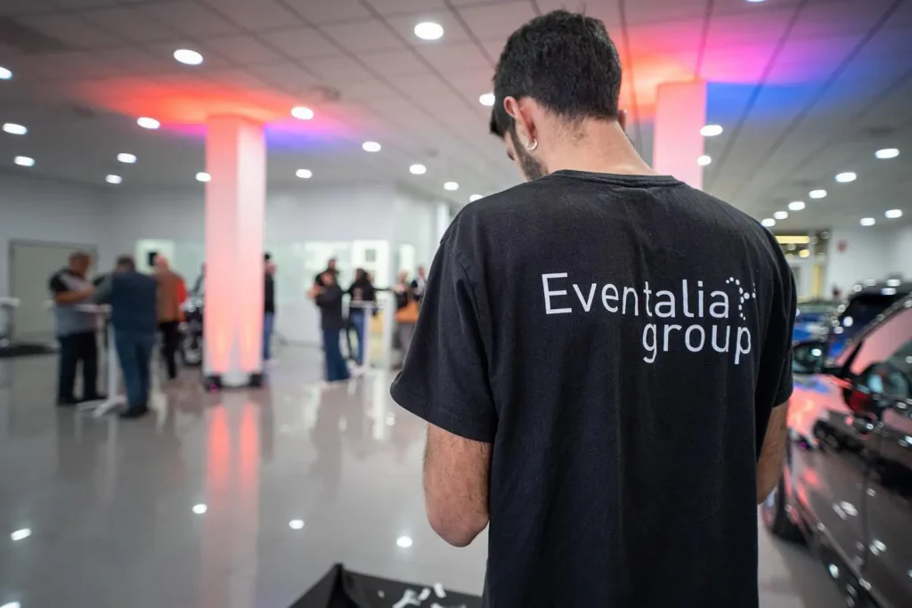 Producción técnica de presentación BMW en Canauto Tenerife con pantallas LED, sonido profesional y DJ – Eventalia Group